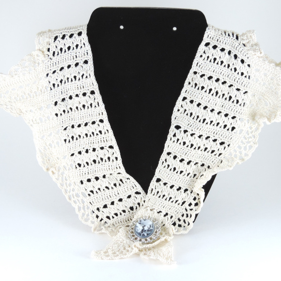 Crochet Lace Collar with Blue Cameo Butterfly Pin - Picture 3 of 4